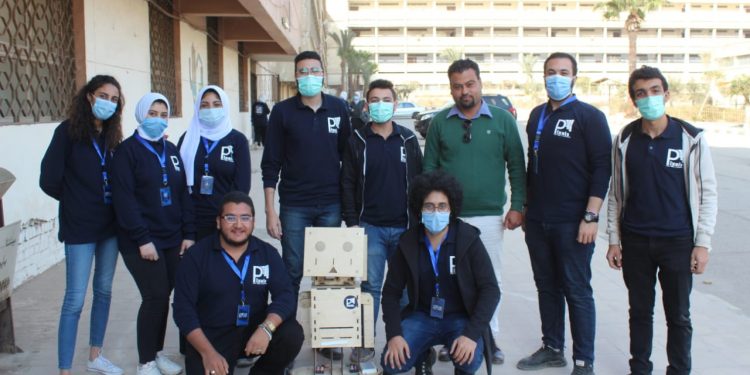 فريق بيكسلز بهندسة حلوان يبتكر قفاز ذكي للأشخاص الذين يستخدمون لغة الإشارة