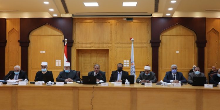 مجلس جامعة الأزهر يشيد بجهود الطواقم الطبية في مواجهة جائحة فيروس كورونا