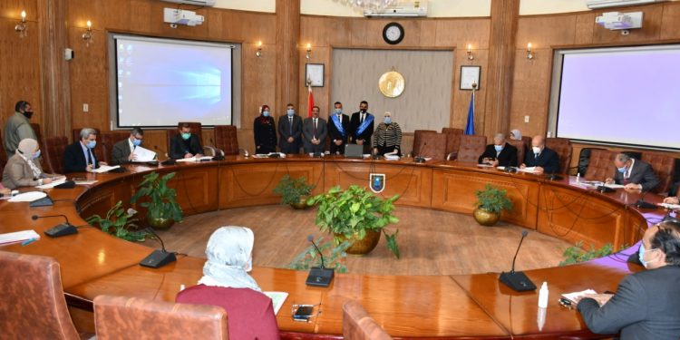 جامعة قناة السويس تعتمد الجدول الزمنى لامتحانات الفصل الدراسي الأول 