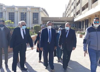 رئيس جامعة الأزهر يتفقد المدن الجامعية ويطالب بسرعة الانتهاء من أعمال الصيانة اللازمة بها