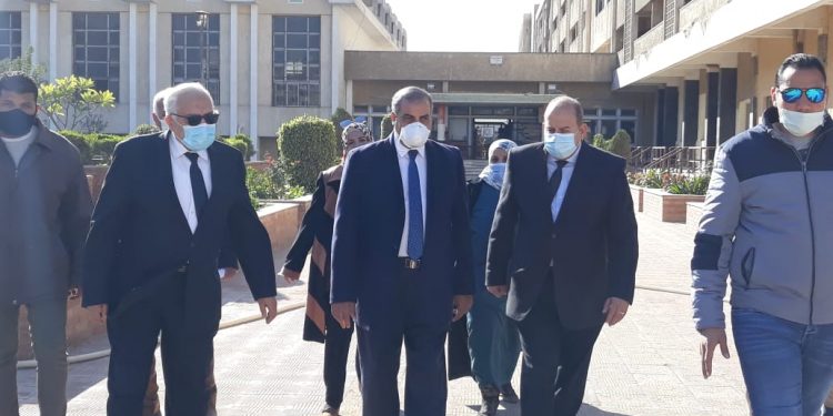 رئيس جامعة الأزهر يتفقد المدن الجامعية ويطالب بسرعة الانتهاء من أعمال الصيانة اللازمة بها