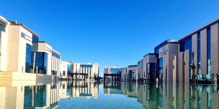 جامعة الجلالة تعقد دورات تدريبية للكوادر الإدارية والأكاديمية