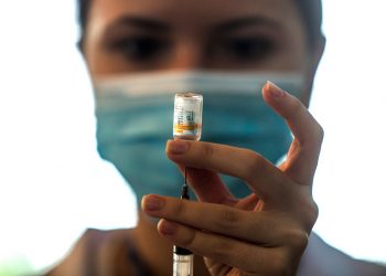 ازدياد فعالية لقاح "سينوفاك" الصينية بإطالة الفارق الزمني بالجرعتين