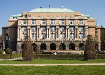 أسوة بمصر.. منع تواجد الطلاب في جامعات التشيك