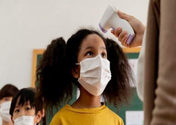 إسبانيا ترجع زيادة انتشار كورونا بين صفوف طلاب المدارس بسبب «التمريض»