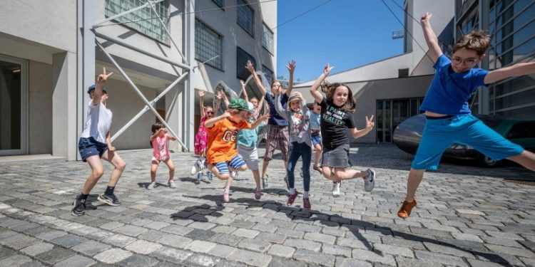 التعليم الإبداعي «مهرجان افتراضي» في التشيك بسبب كورونا