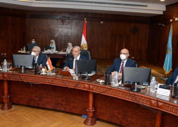 جامعة طنطا تناقش استعدادتها لامتحانات الفصل الدراسي الأول