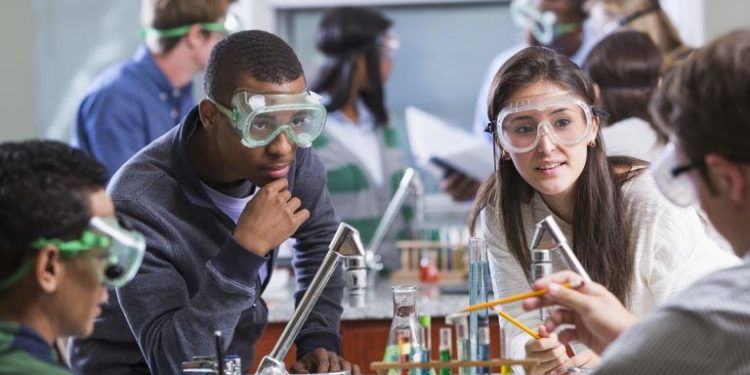 «علوم حلوان» تعلن جدول امتحانات الفصل الدراسي الأول