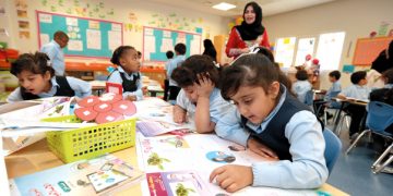 أمها عمرها 17 عام.. الداخلية تكشف لغز العثور على طفلة ملقاة بالطريق في أبو النمرس
