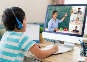 التعليم عن بعد.. 5 نصائح فعالة لاستخدام لغة الجسد الصحيحة