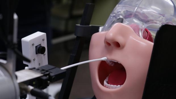 إسبانيا: تطوير روبوت لأخذ عينات تحاليل كورونا