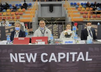 هايدي الشيمي أثناء مشاركتها في تحكيم مباراد في كأس العالم لكرة اليد