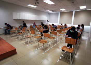 جائحة كورونا تتلاعب بمصائر طلاب الجامعات.. دمج الامتحانات مقترح مرفوض