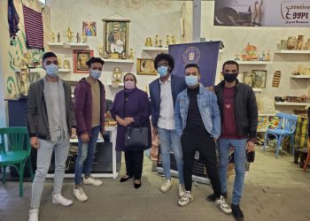 طلاب جامعة عين شمس في زيارة لمعرض ديارنا للأسر المنتجة|صور