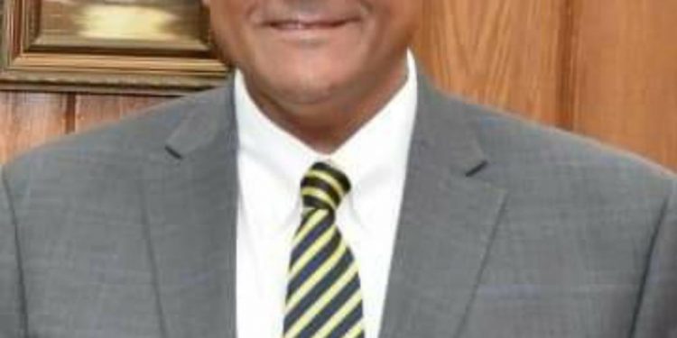 نائب رئيس جامعة عين شمس يشارك بالتدريس في الدورة العالمية لجراحة العمود الفقري