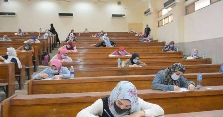 "خلية نحل" بالجامعات لاسئتناف الدراسة.. تأمين طبي بـ"المدن الجامعية"..  وتوقيع الطلاب الأبرز بالامتحانات