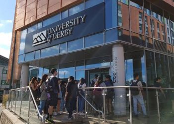 منحة جامعة ديربي البريطانية لطلاب البكالوريوس والدراسات العليا