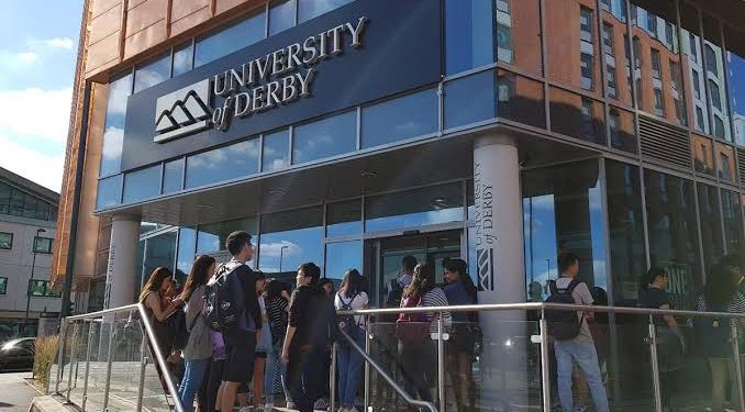 منحة جامعة ديربي البريطانية لطلاب البكالوريوس والدراسات العليا