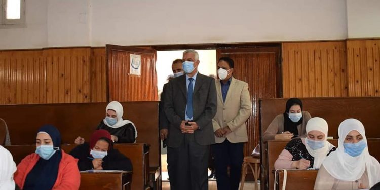 «مبارك» يتابع بدء امتحانات الفصل الدراسي الأول بجامعة المنوفية