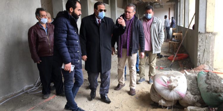 عميد "آداب عين شمس" يتفقد أعمال التطوير والصيانة بمبنى الكلية |صور