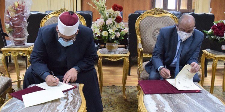 رئيس جامعة بني سويف يوقع بروتوكول تعاون مع وزارة الأوقاف