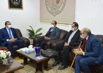 جامعة سوهاج تبحث التعاون مع نقابة العلاج الطبيعي لوضع لائحة الكلية