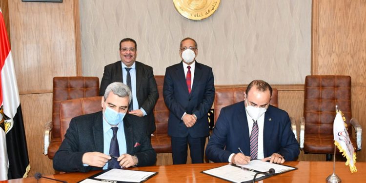 بروتوكول تعاون بين جامعة قناة السويس ووكالة الفضاء المصرية| صور