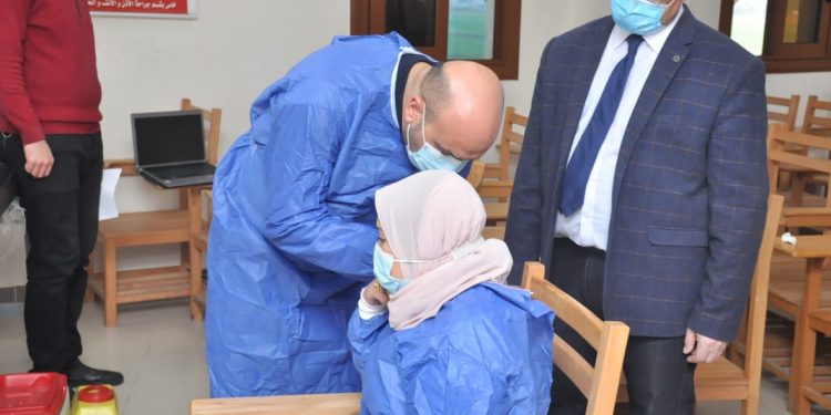الأطقم الطبية بجامعة كفرالشيخ  تتلقى لقاح كورونا|صور