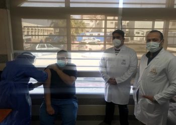 الأطقم الطبية بـجامعة حلوان تتلقى التطعيمات ضد فيروس كورونا|صور