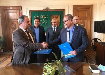المركز الهندسى بجامعة الإسكندرية يوقع عقدًا للإشراف على مشروع تبطين الترع بالدلنجات|صور