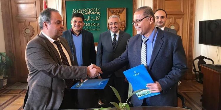 المركز الهندسى بجامعة الإسكندرية يوقع عقدًا للإشراف على مشروع تبطين الترع بالدلنجات|صور