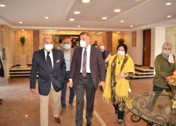 جولة تفقدية لرئيس جامعة عين شمس لأعمال التطوير بكلية البنات