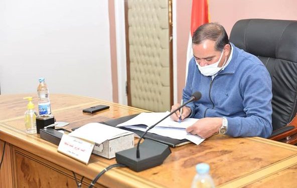 جامعة سوهاج تناقش إعداد لوائح لبرامج جامعتها الأهلية