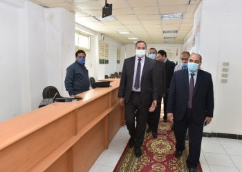 رئيس جامعة سوهاج يؤكد توفير كافة الدعم الفني للطلاب |صور 