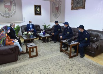 جامعة سوهاج تكرم الفريق التدريبي لدورات الحماية المدنية