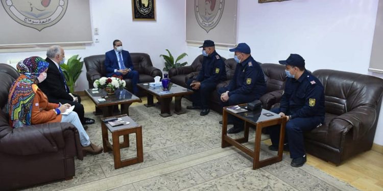 جامعة سوهاج تكرم الفريق التدريبي لدورات الحماية المدنية