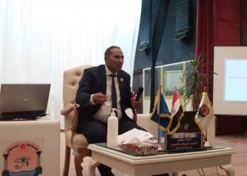 جامعة أسوان تناقش خريطة إجراء الامتحانات