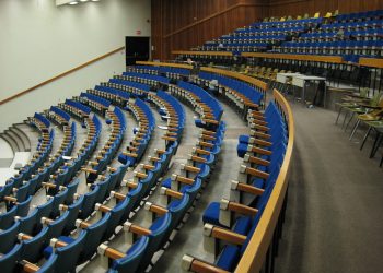 لطلاب الجامعات.. تعرف على أهداف التعليم الهجين في الدراسة