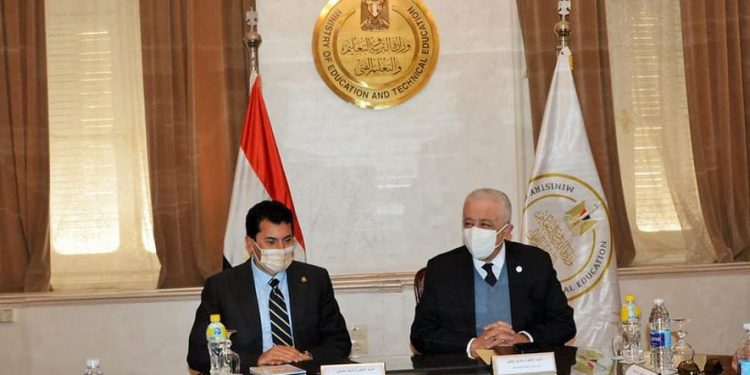 التعليم والشباب والرياضة يبحثان إقامة مراكز شباب ومدارس فى القرى ضمن مبادرة "حياة كريمة"