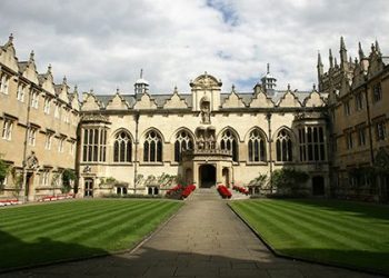 أفضل المنح الحكومية الممولة بالكامل من جميع أنحاء العالم