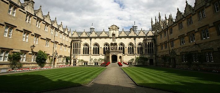 أفضل المنح الحكومية الممولة بالكامل من جميع أنحاء العالم