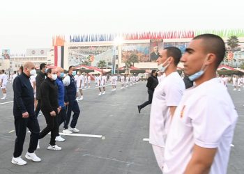  الرئيس السيسي يتفقد الأنشطة التدريبية للطلبة الجدد بالكلية الحربية ويلتقي بأسرهم|صور