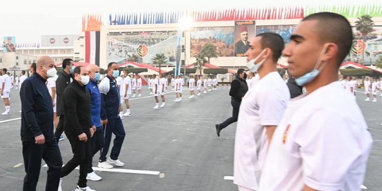  الرئيس السيسي يتفقد الأنشطة التدريبية للطلبة الجدد بالكلية الحربية ويلتقي بأسرهم|صور