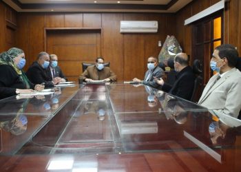 تعليم الغربية تناقش استعدادات عقد امتحانات الفصل الدراسي الأول "صور"