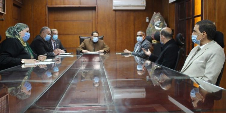 تعليم الغربية تناقش استعدادات عقد امتحانات الفصل الدراسي الأول "صور"