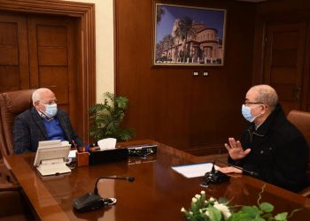 محافظ بورسعيد يتابع مستجدات العملية التعليمية ببورسعيد