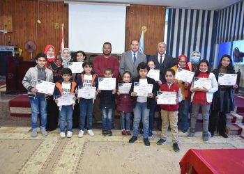 رئيس جامعة سوهاج يكرم المشاركين بمسابقة «يلا نرسم هيروغيلفي»