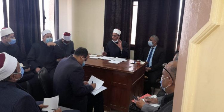 رئيس قطاع المعاهد الأزهرية يجتمع برؤساء الإدارات المركزية للتأكيد علي الاستعدادات للامتحانات