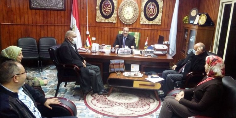 محافظ مطروح يزف بشرى سارة للعاملين بمدن غرب المحافظة