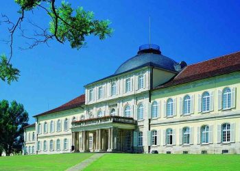 منح جامعة شتوتغارت الألمانية للطلاب